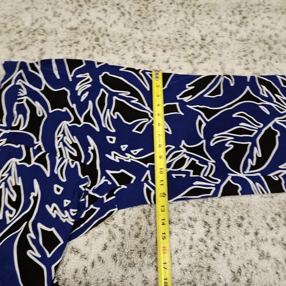 Chico's Travelers SZ 2/L/12 Pull On Wide Leg Stretch Crop Pants Abstract Print - Picture 11 of 11